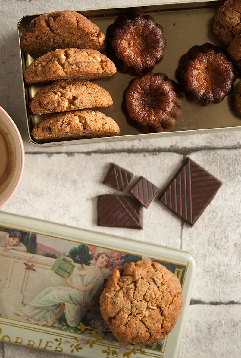 Cookies au beurre de cacao, noix, café et chocolat