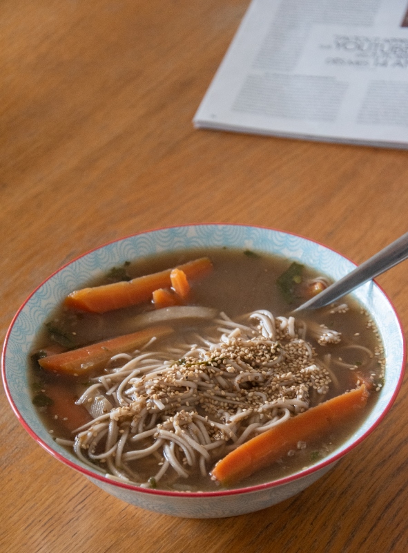 Recette wok japonais végétarien de nouilles soba - Marie Claire